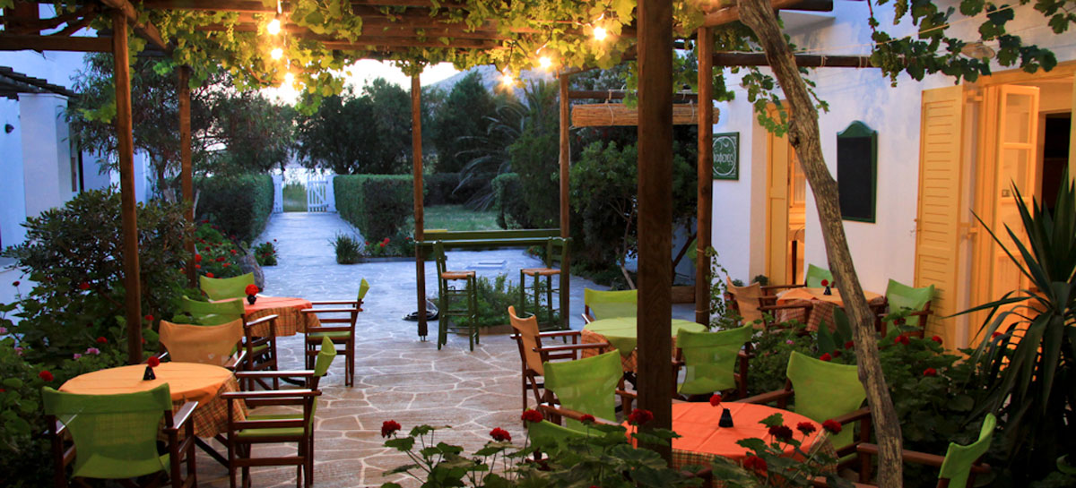 Hotel Boulis and Kafenés restaurant in Sifnos